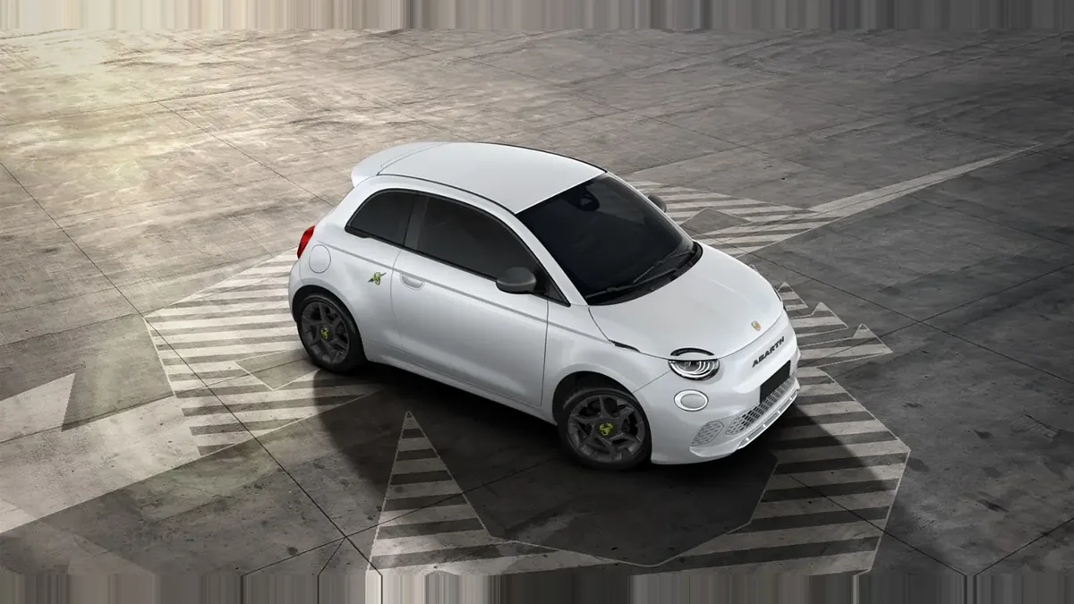Abarth 500e 42kWh de ocasión en renting — Lateral