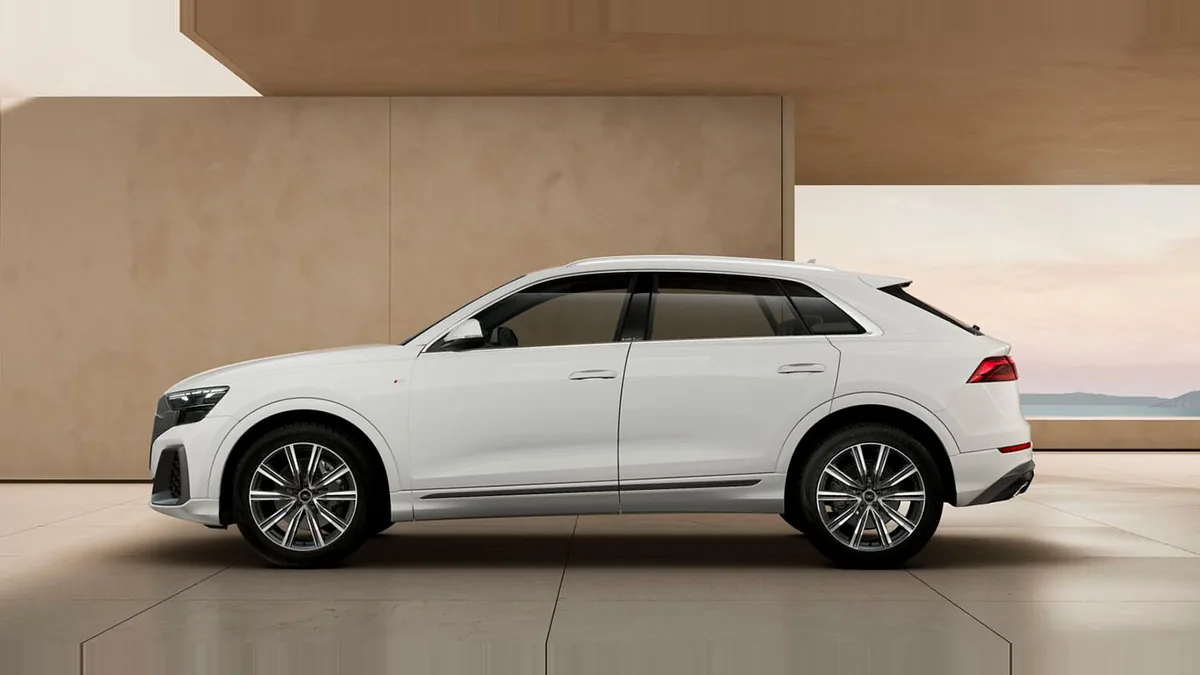 Audi Q8 SUV S line 45 TDI Quattro Tiptronic nuevo en renting — Lateral