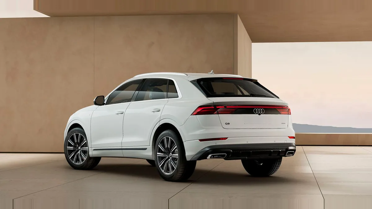 Audi Q8 SUV S line 45 TDI Quattro Tiptronic nuevo en renting — Trasera