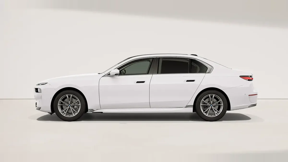 BMW Serie 7 740d xDrive nuevo en renting — Lateral