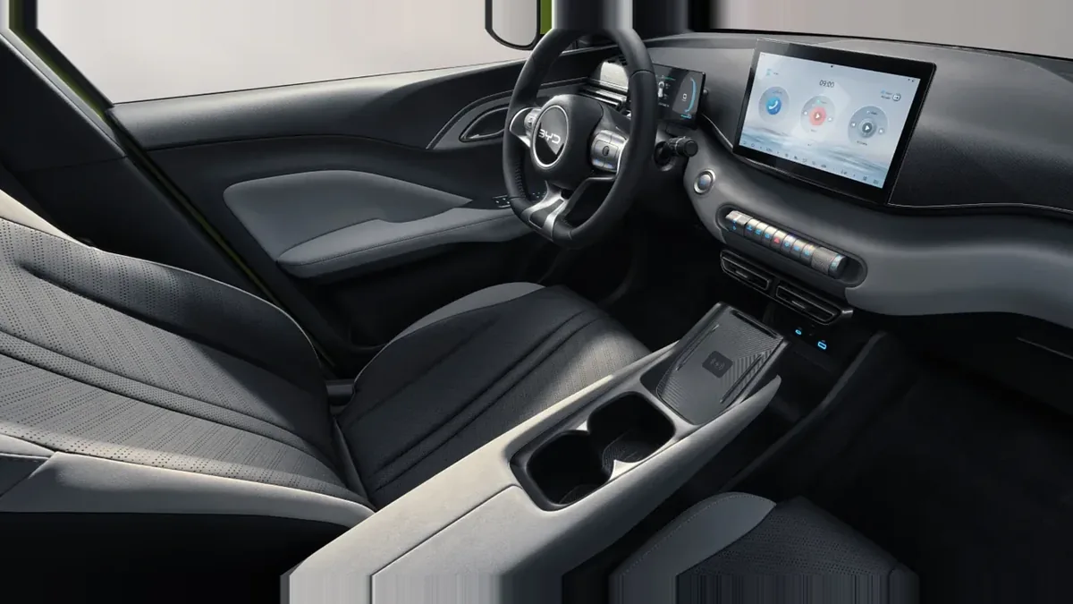 BYD Dolphin Surf Boost nuevo en renting — Interior