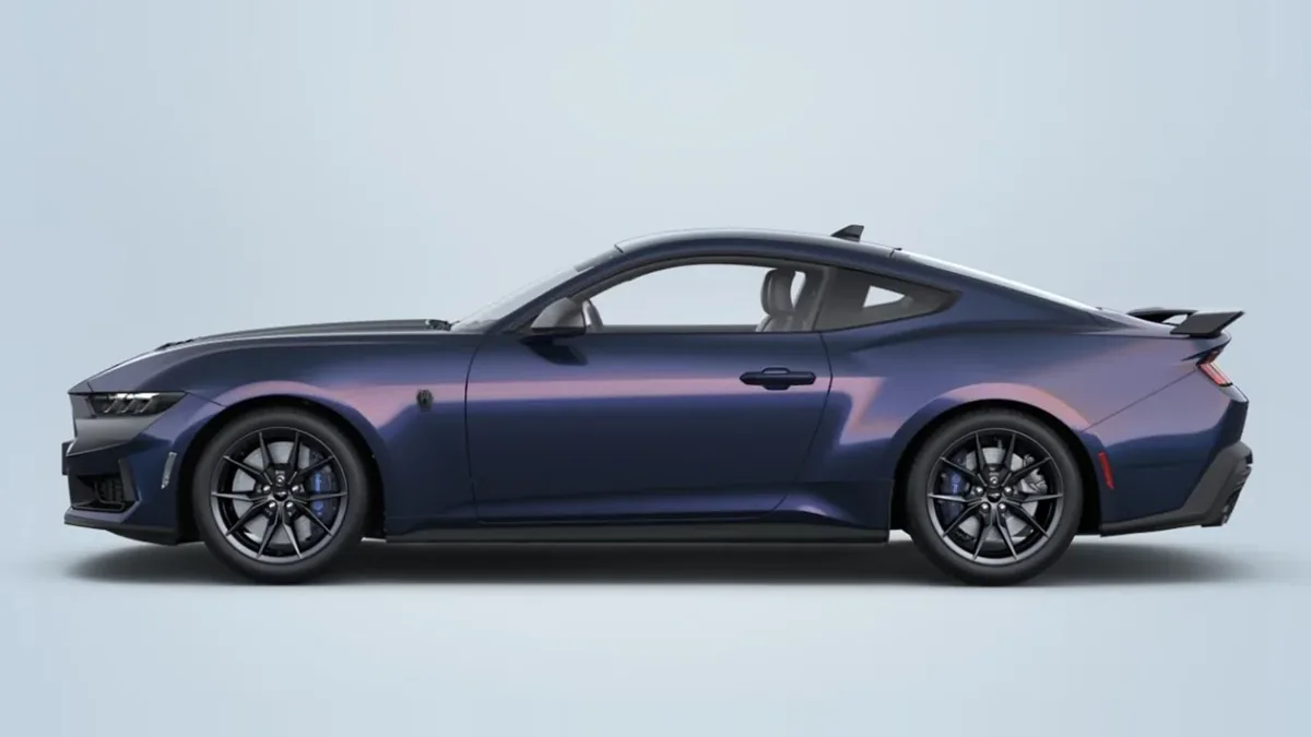 Ford Mustang 5.0 Ti-VCT V8 Mustang Dark House AT nuevo en renting — Lateral