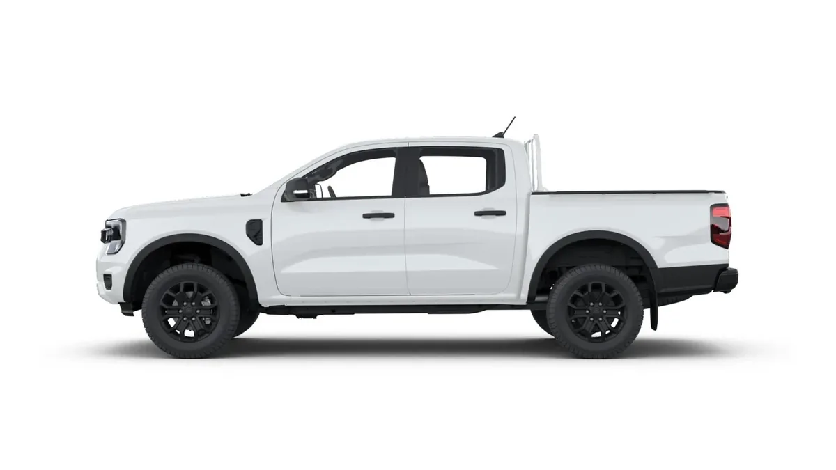 Ford Ranger XLT Doble Cabina 3.0 EcoBlue 240CV nuevo en renting — Lateral