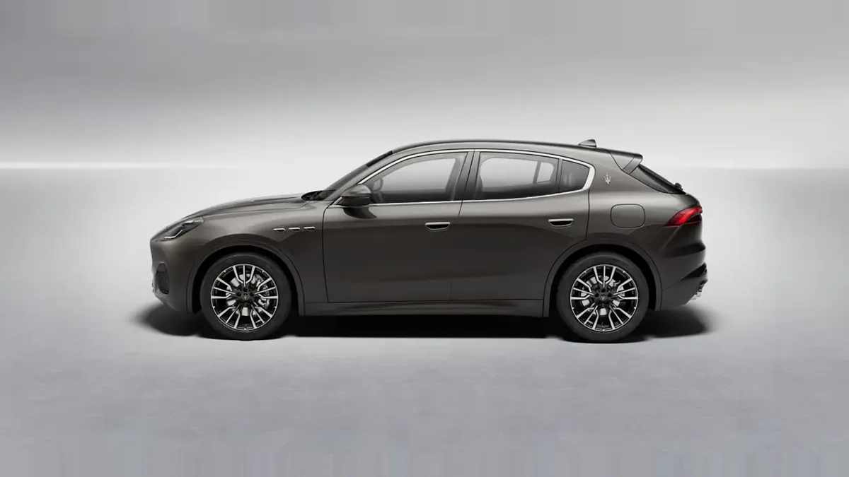 Maserati Grecale L4 MHEV 300CV AWD nuevo en renting — Trasera