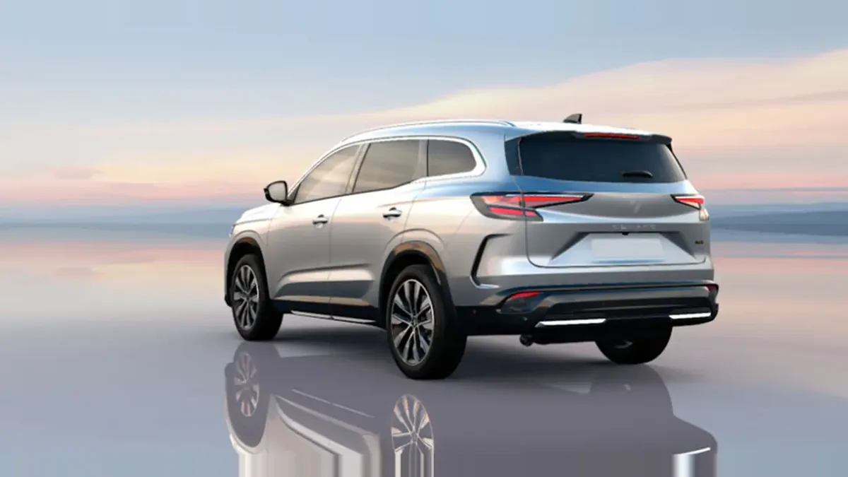Renault ESPACE TECHNO E-TECH FULL HYBRID 200CV de ocasión en renting — Trasera