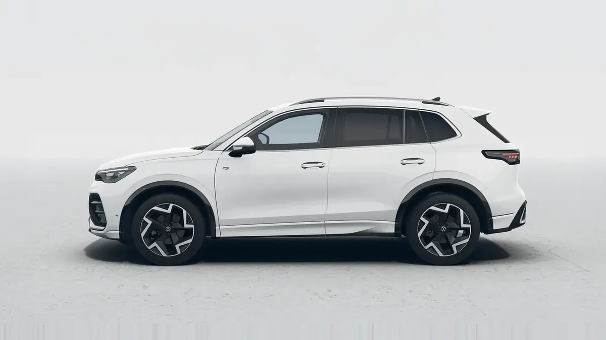Volkswagen Tiguan R-Line 1.5 eTSI 110kW DSG nuevo en renting — Trasera